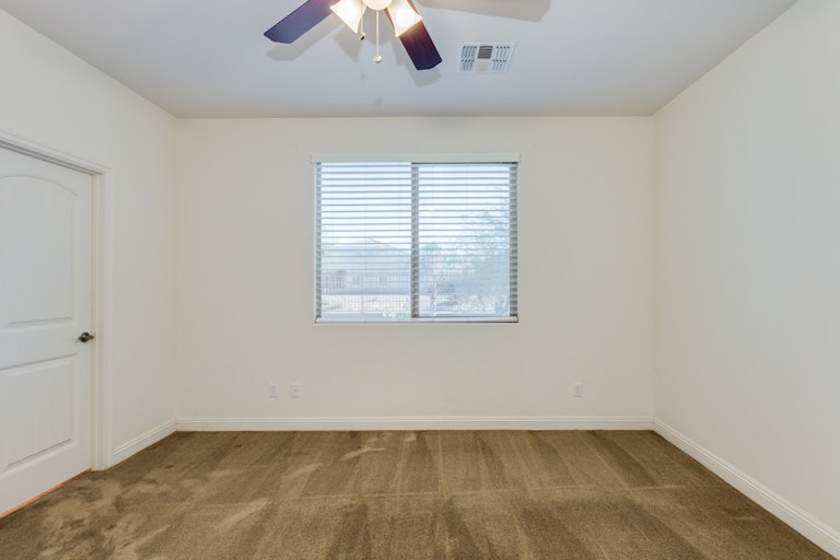 Photo 12 of 29 - 36001 N Matthews Dr, San Tan Valley, AZ 85143