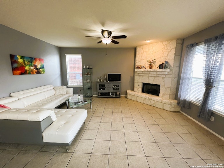 Photo 16 of 40 - 6110 Kenedy Leaf, San Antonio, TX 78253