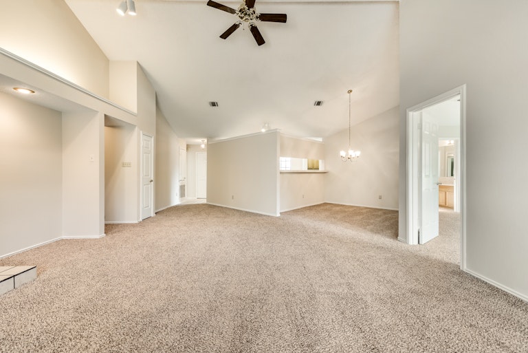Photo 11 of 27 - 3007 Sierra Dr, Carrollton, TX 75007