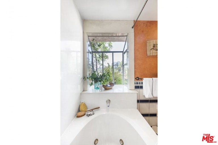 Photo 33 of 49 - 723 Sunnyhill Dr, Los Angeles, CA 90065