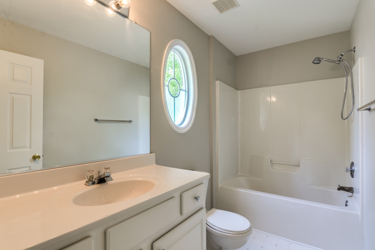 Photo 10 of 18 - 5725 Corbon Crest Ln, Raleigh, NC 27612