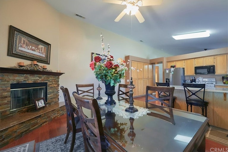 Photo 14 of 45 - 3396 Murray Hill Way, Hemet, CA 92545