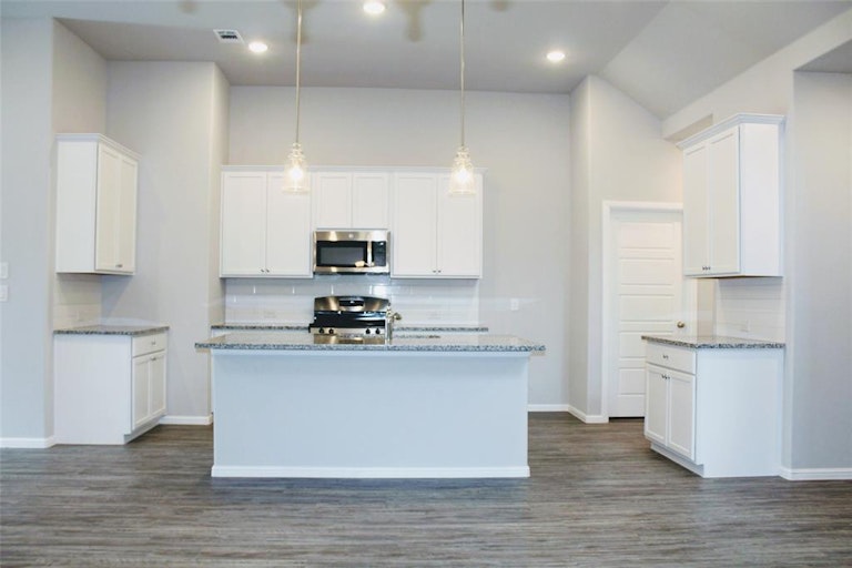 Photo 11 of 39 - 3209 Puffin Ln, Celina, TX 75009