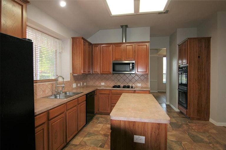 Photo 14 of 40 - 4420 Greenfield Dr, Richardson, TX 75082