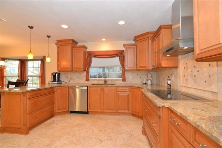 Photo 8 of 25 - 1718 Demetree Dr, Winter Park, FL 32789