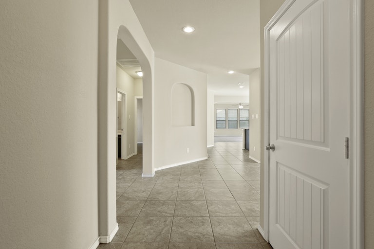Photo 13 of 25 - 1108 Doe Meadow Dr, Burleson, TX 76028