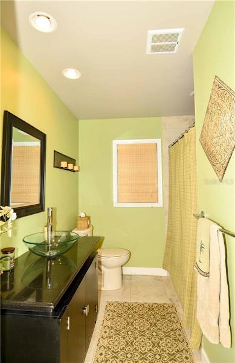 Photo 17 of 25 - 6338 Wisteria Ln, Apollo Beach, FL 33572