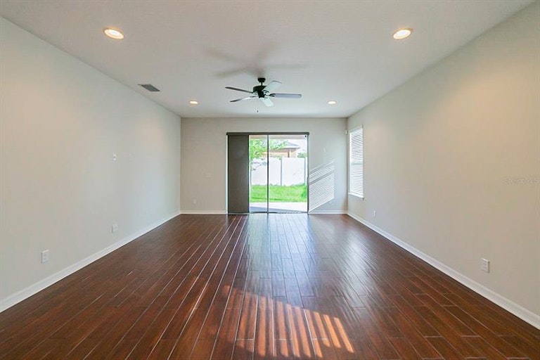 Photo 4 of 24 - 32601 Harmony Oaks Dr, Wesley Chapel, FL 33545