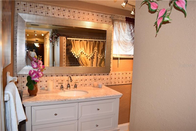 Photo 17 of 25 - 12416 Cobble Stone Dr, Hudson, FL 34667