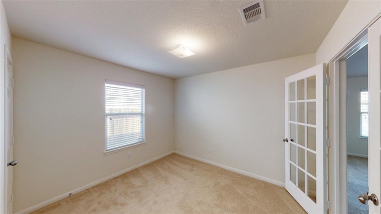 Photo 19 of 29 - 915 Marigold Rd, Baytown, TX 77521