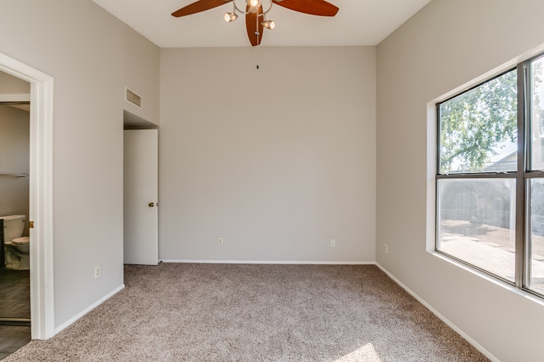 Photo 13 of 24 - 6443 W Delmonico Ln, Glendale, AZ 85302