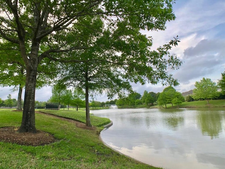 Photo 11 of 16 - 4322 Redford Valley Rd, Rosharon, TX 77583