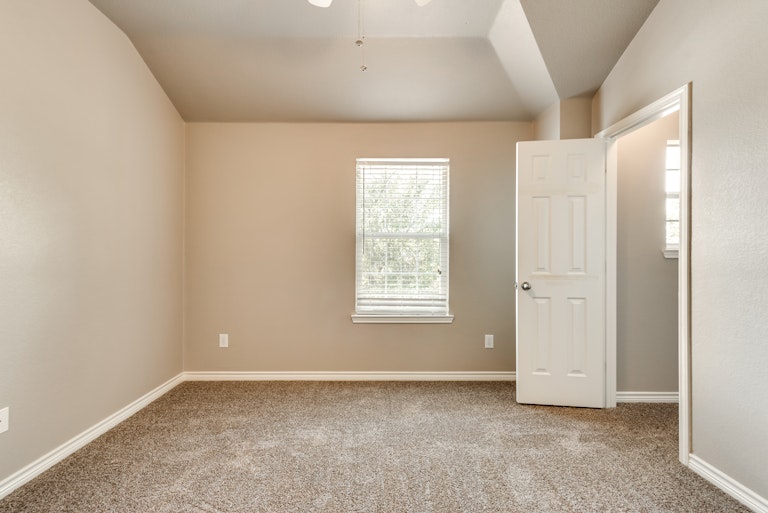 Photo 33 of 37 - 229 Willowlake Dr, Little Elm, TX 75068