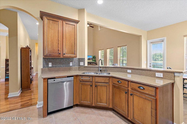 Photo 12 of 40 - 627 Battersea Dr, Saint Augustine, FL 32095
