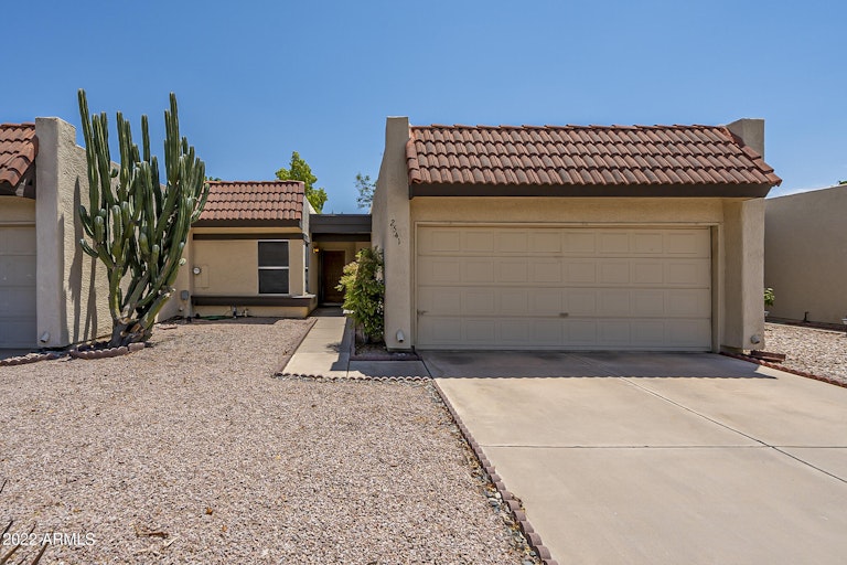 Photo 1 of 32 - 2541 E Wagoner Rd, Phoenix, AZ 85032