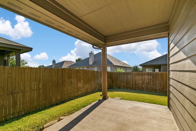 Photo 33 of 35 - 149 Spring Hollow Dr, Fort Worth, TX 76131
