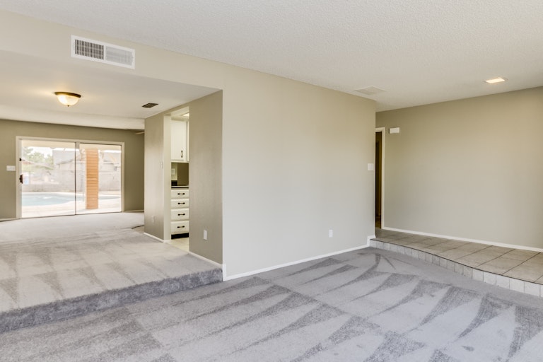 Photo 4 of 31 - 3721 W Phelps Rd, Phoenix, AZ 85053