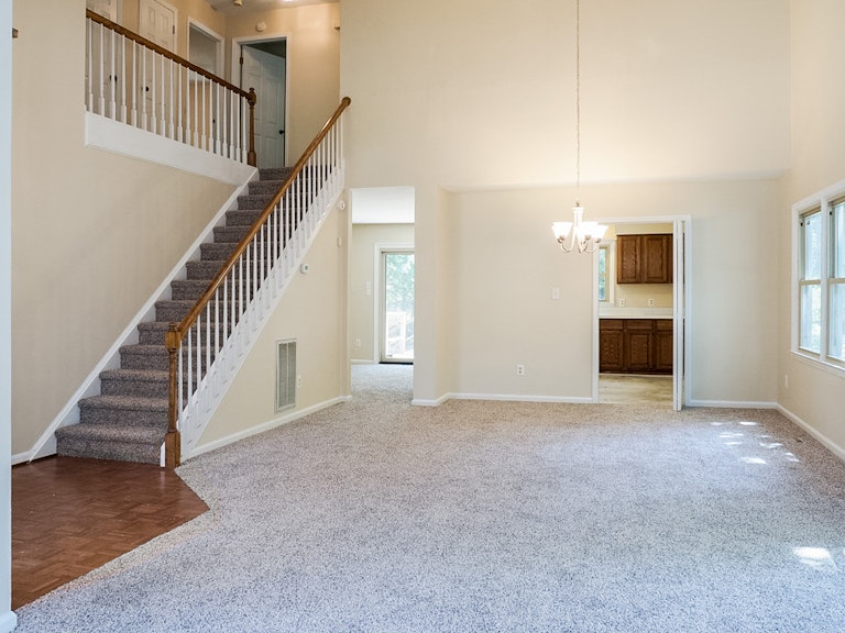 Photo 5 of 29 - 11 Lark Cir, Chapel Hill, NC 27517
