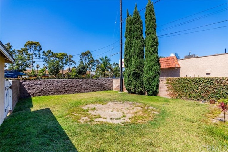 Photo 26 of 33 - 11012 Bunker Hill Dr, Los Alamitos, CA 90720