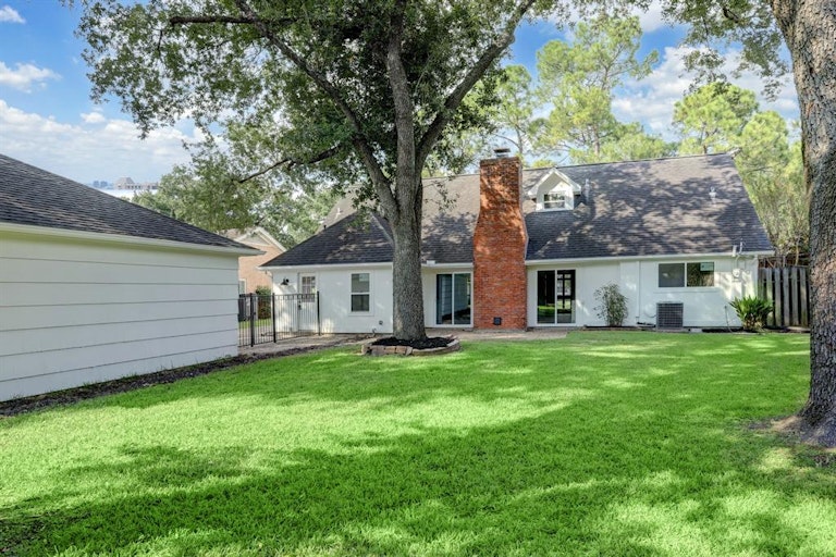 Photo 26 of 27 - 7919 Fairdale Ln, Houston, TX 77063