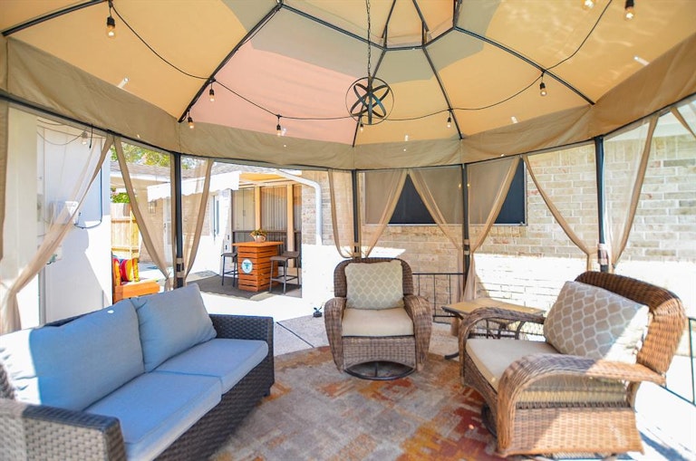 Photo 15 of 38 - 939 Hidden Canyon Rd, Katy, TX 77450