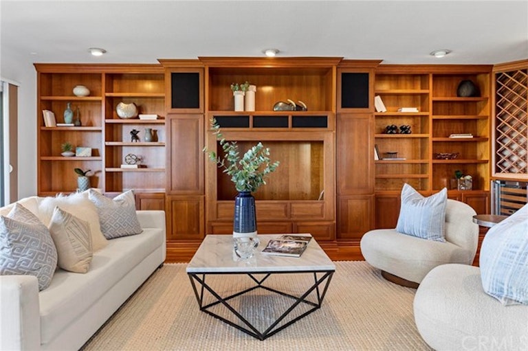 Photo 7 of 28 - 2641 Vista Ornada, Newport Beach, CA 92660