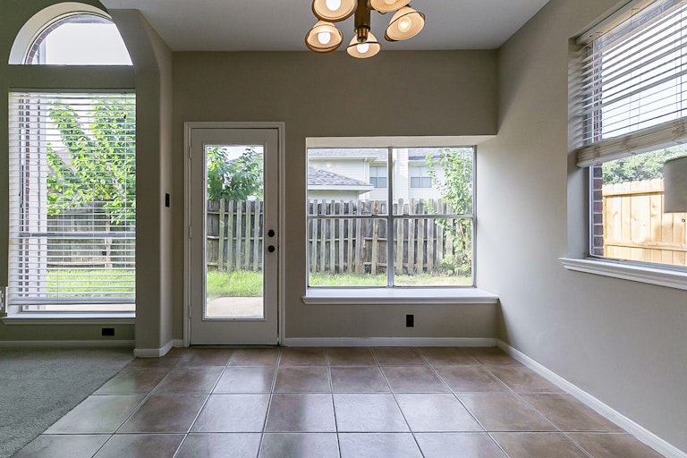 Photo 12 of 27 - 1806 Shadow Haven Ct, Fresno, TX 77545