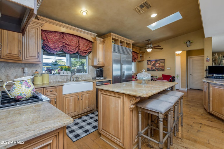 Photo 8 of 24 - 121 E Claremont St, Phoenix, AZ 85012