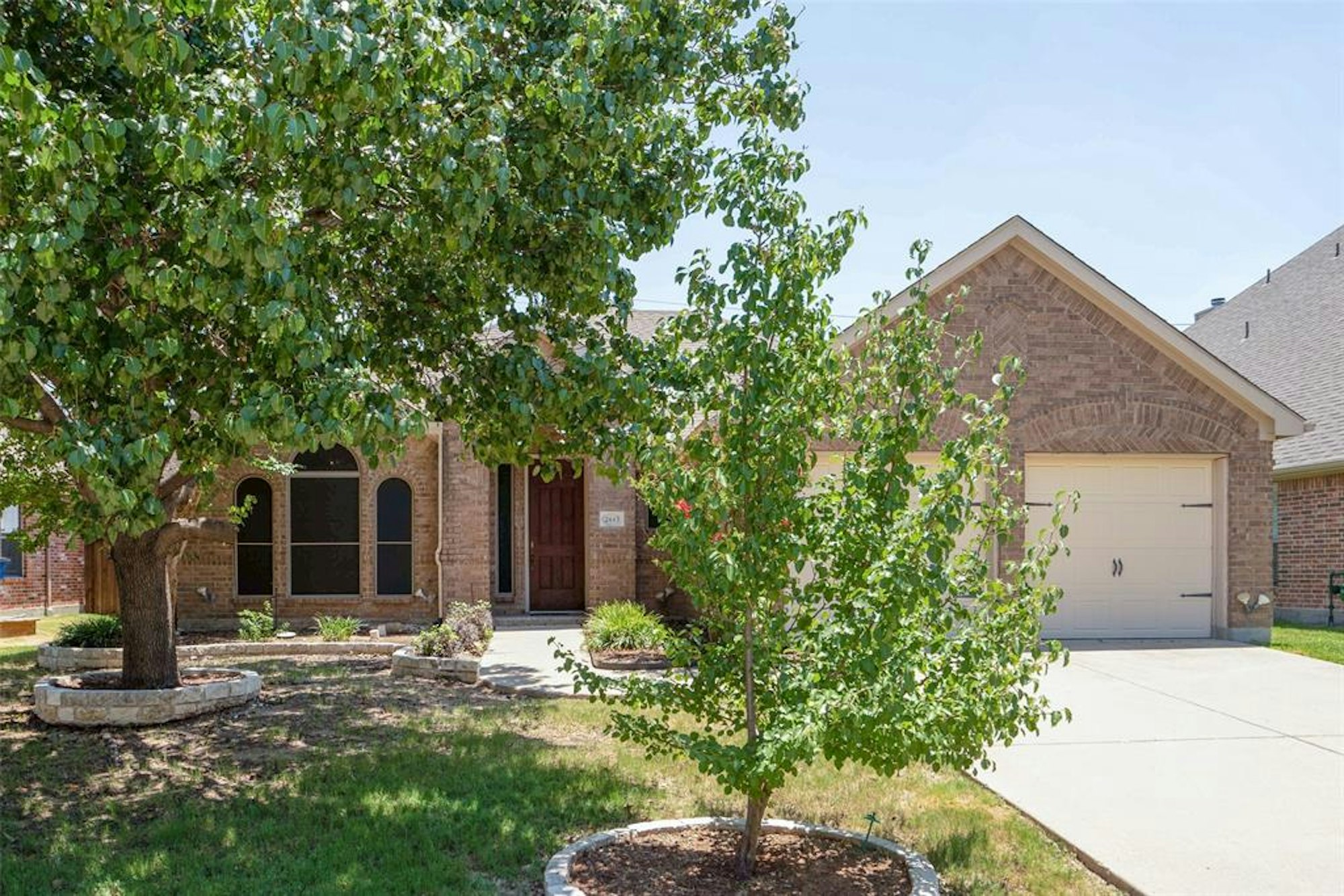 Photo 1 of 33 - 2445 Marble Canyon Dr, Little Elm, TX 75068