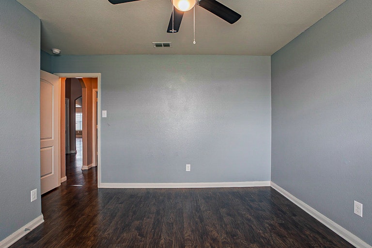 Photo 11 of 20 - 2029 Cone Flower Dr, Forney, TX 75126