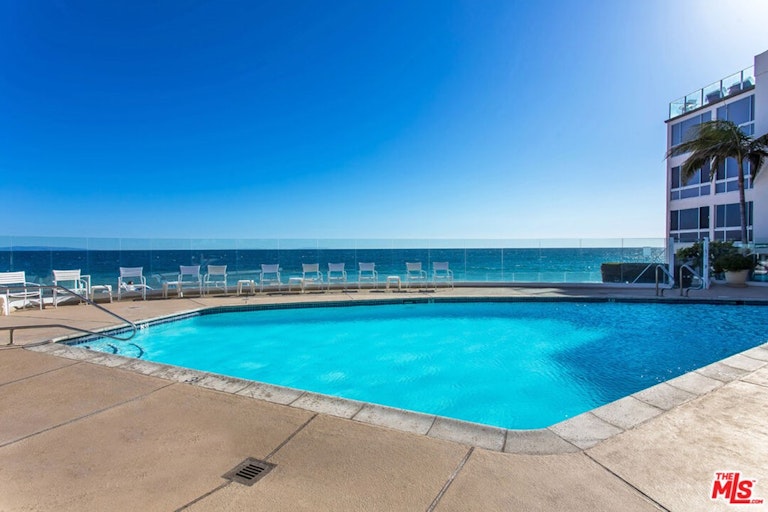 Photo 23 of 28 - 22548 Pacific Coast Hwy #410, Malibu, CA 90265