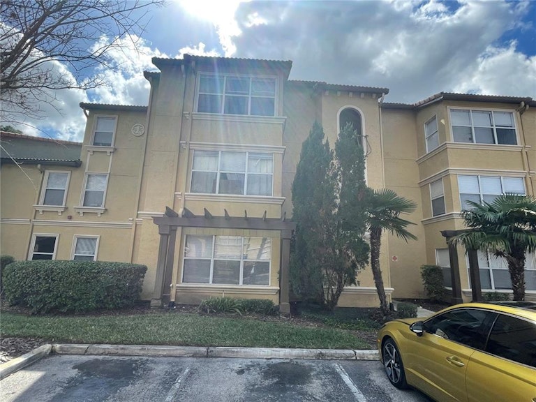 Photo 38 of 44 - 5168 Conroy Rd #25, Orlando, FL 32811