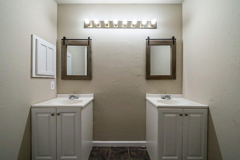 Photo 28 of 34 - 7211 Shoshone Dr, Baytown, TX 77521