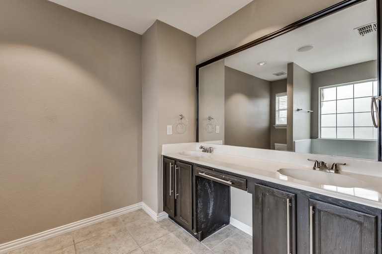 Photo 16 of 21 - 5001 Boxwood Ln, McKinney, TX 75070