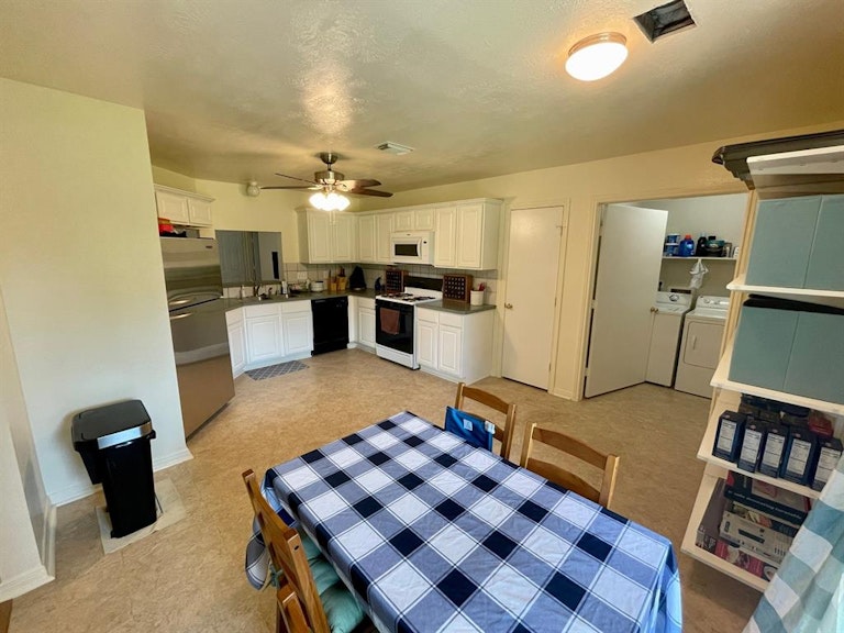 Photo 11 of 45 - 16107 Mesa Blvd, Humble, TX 77396