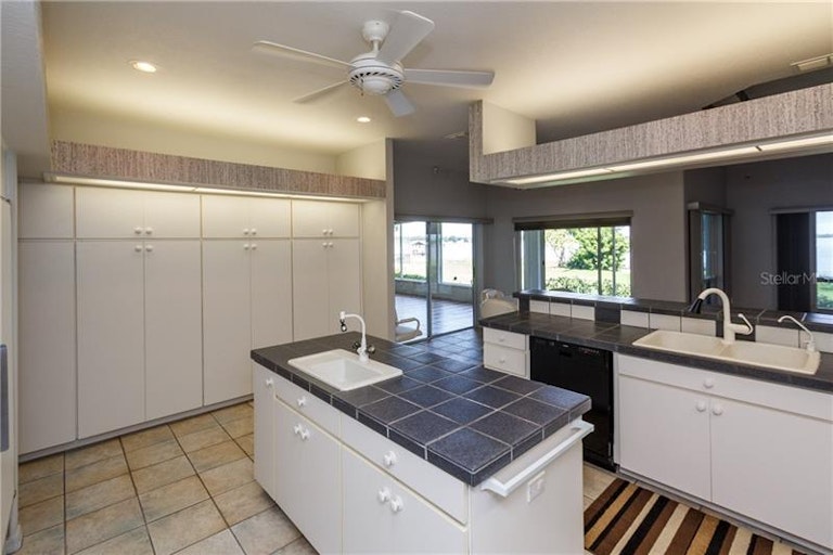 Photo 5 of 17 - 4202 Lake Marianna Dr, Winter Haven, FL 33881