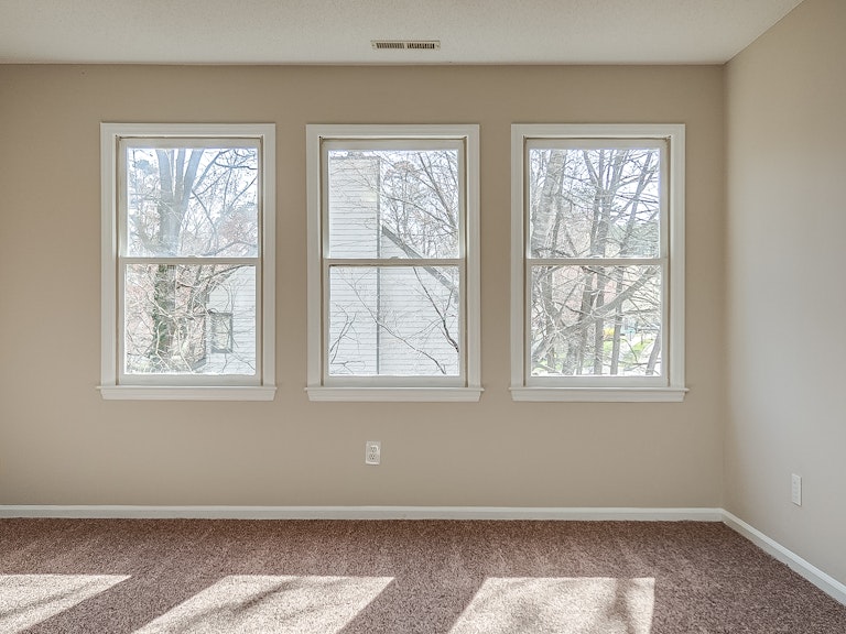 Photo 12 of 26 - 2500 Holbrook Ct, Raleigh, NC 27604