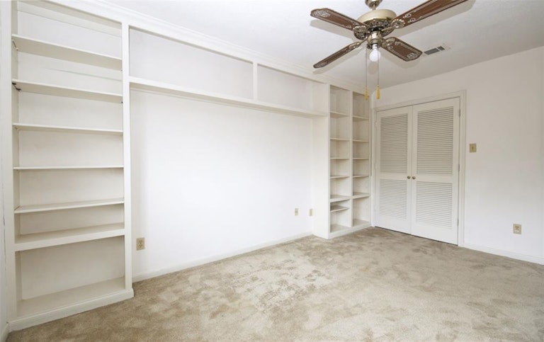 Photo 19 of 28 - 727 Bunker Hill Rd #40, Houston, TX 77024