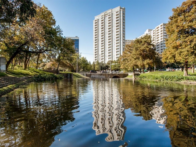 Photo 2 of 33 - 3225 Turtle Creek Blvd #1429, Dallas, TX 75219