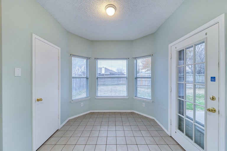 Photo 4 of 26 - 1020 Havenbrook Dr, Arlington, TX 76001