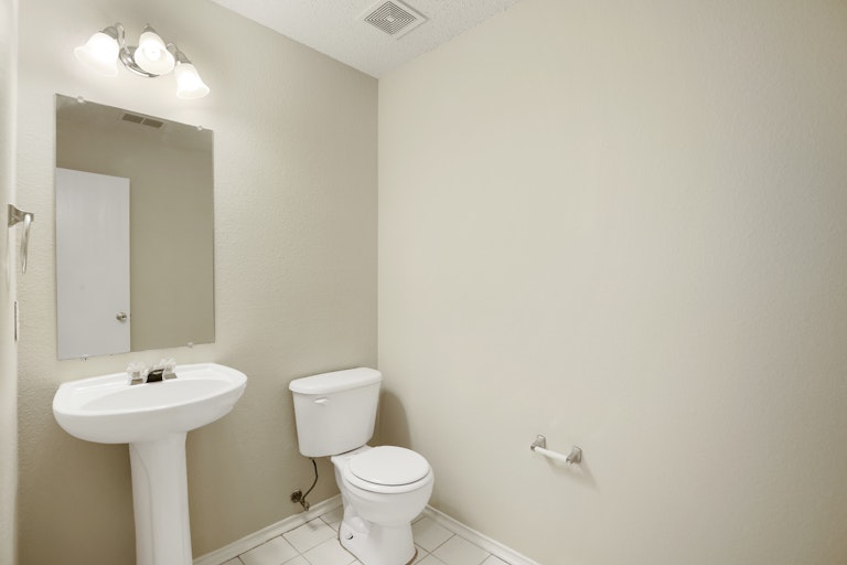 Photo 29 of 30 - 6904 Meadow Way Ln, Fort Worth, TX 76179