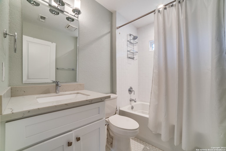 Photo 19 of 27 - 837 Canterbury Hill St, San Antonio, TX 78209