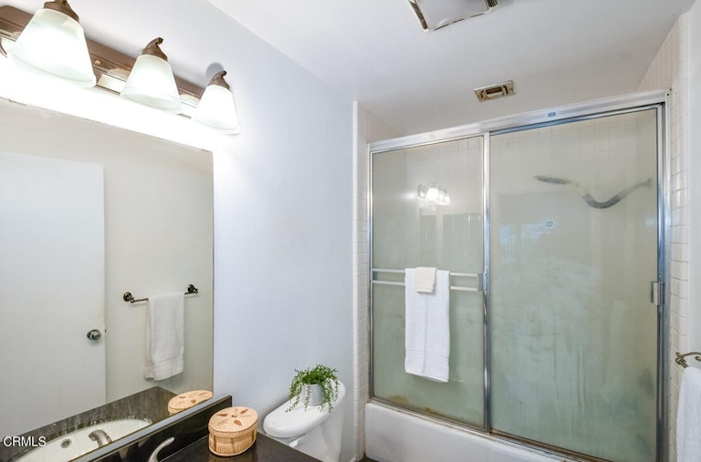 Photo 17 of 32 - 3944 Kentucky Dr #7, Los Angeles, CA 90068