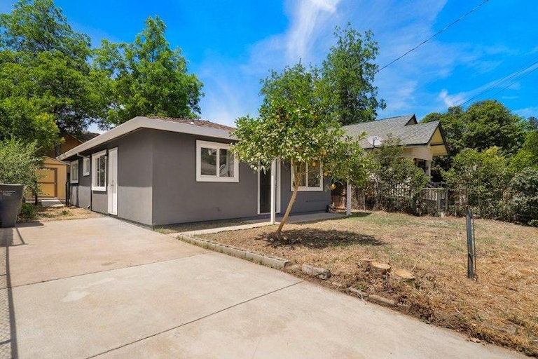 Photo 18 of 20 - 3452 38th St, Sacramento, CA 95817