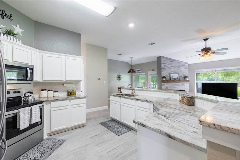 Photo 13 of 40 - 21004 Apache Plum Ln, Pflugerville, TX 78660