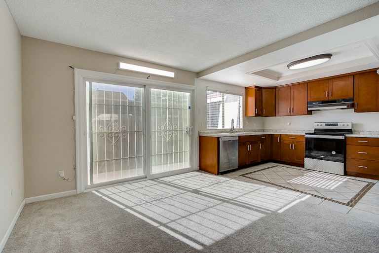 Photo 19 of 39 - 7572 Burgoyne Ln, Sacramento, CA 95823