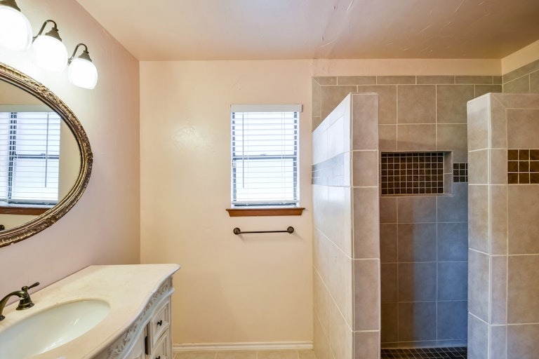Photo 24 of 25 - 5801 Winterhaven Dr, Windcrest, TX 78239