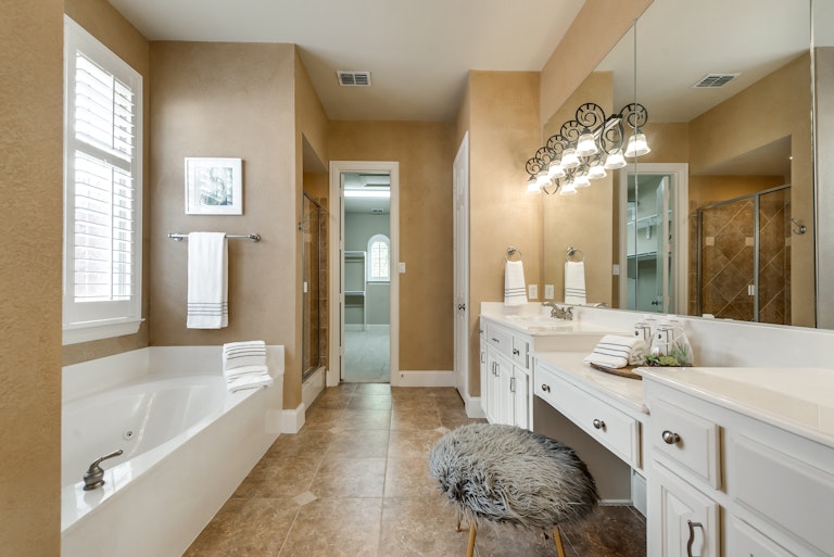 Photo 22 of 32 - 1640 San Andres Dr, Frisco, TX 75033