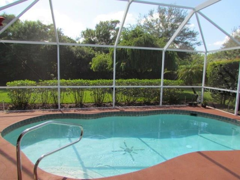 Photo 2 of 20 - 2129 Date Palm Way, Venice, FL 34292