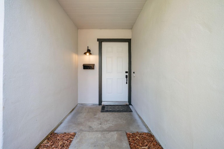 Photo 4 of 29 - 4208 Strathmore Way, North Highlands, CA 95660